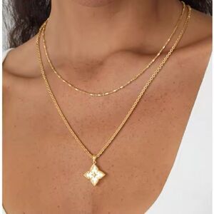 NEW GOLD CLOVER MOTHER OF PEARL PENDANT CHARM NECKLACE 4 LEAF CLOVER NECKLACE